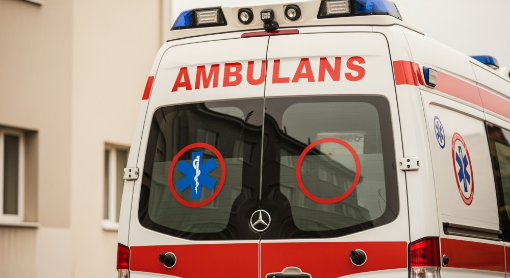 Policjanci z Głogówka niosą pomoc seniorkom w zimowej codzienności